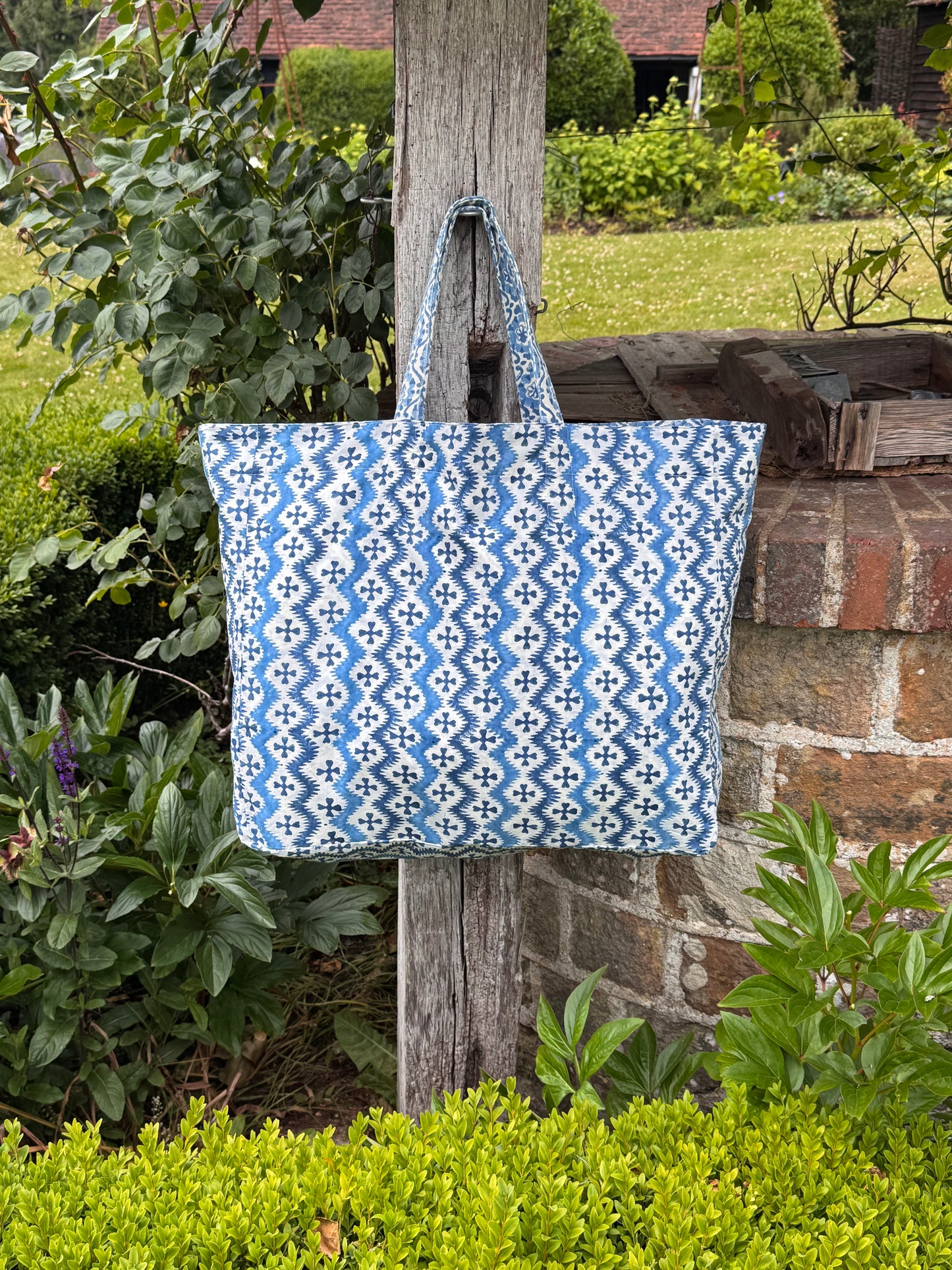 BLUE SPIRAL FLORAL TOTE BAG