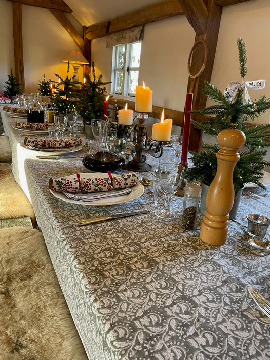PUTTY FLORAL TABLECLOTH