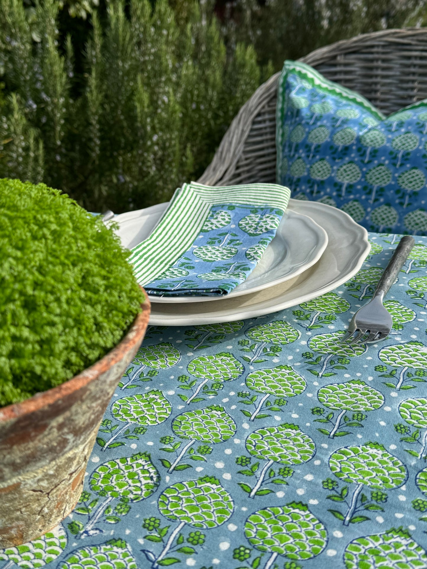 BLUE AND GREEN ARTICHOKE TABLECLOTH