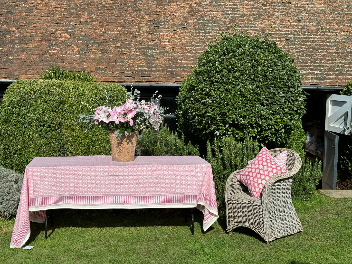 PINK ACORN TABLECLOTH