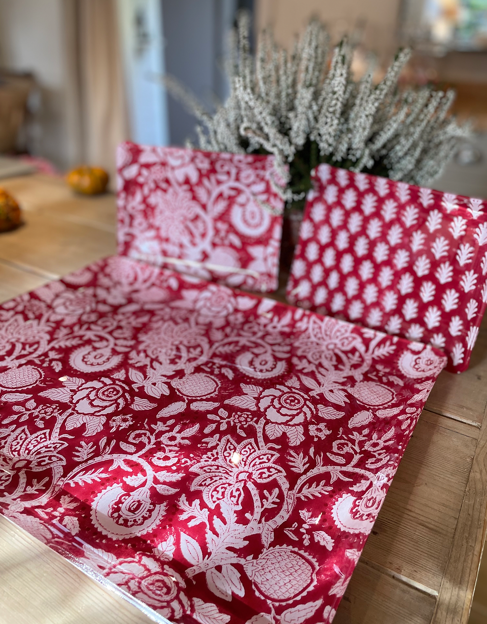 SMALL RED THISTLE TRAY