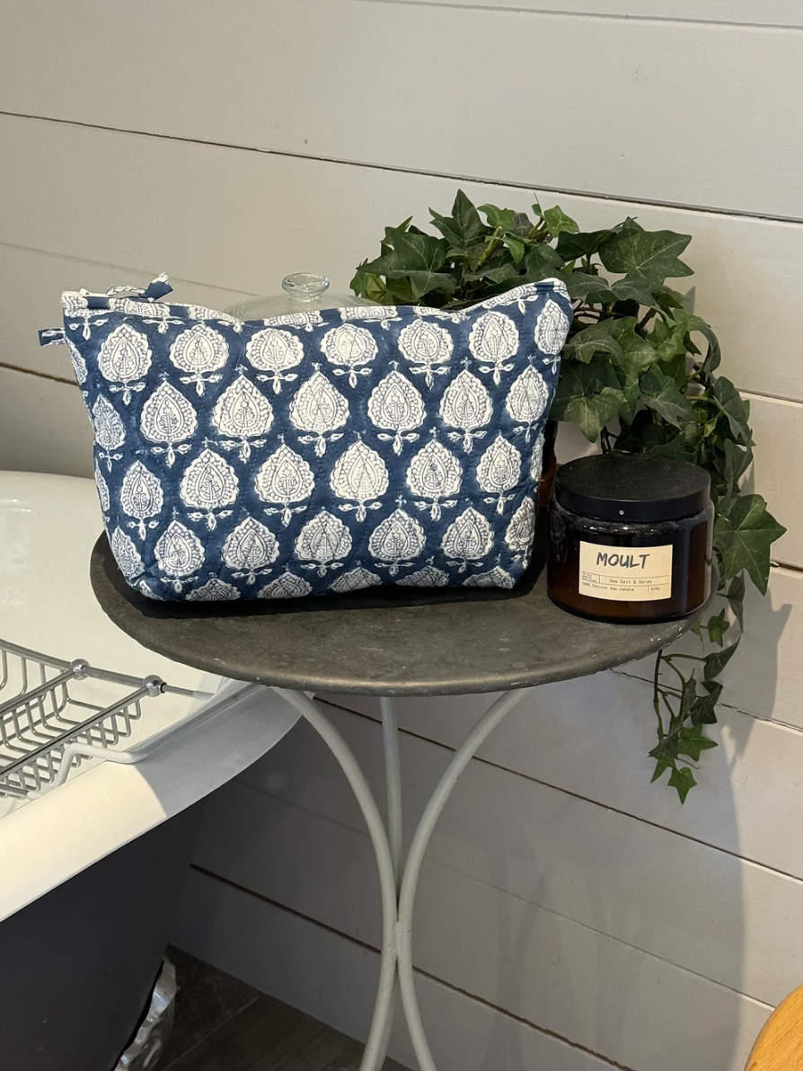 BLUE SHIELD WASH BAG