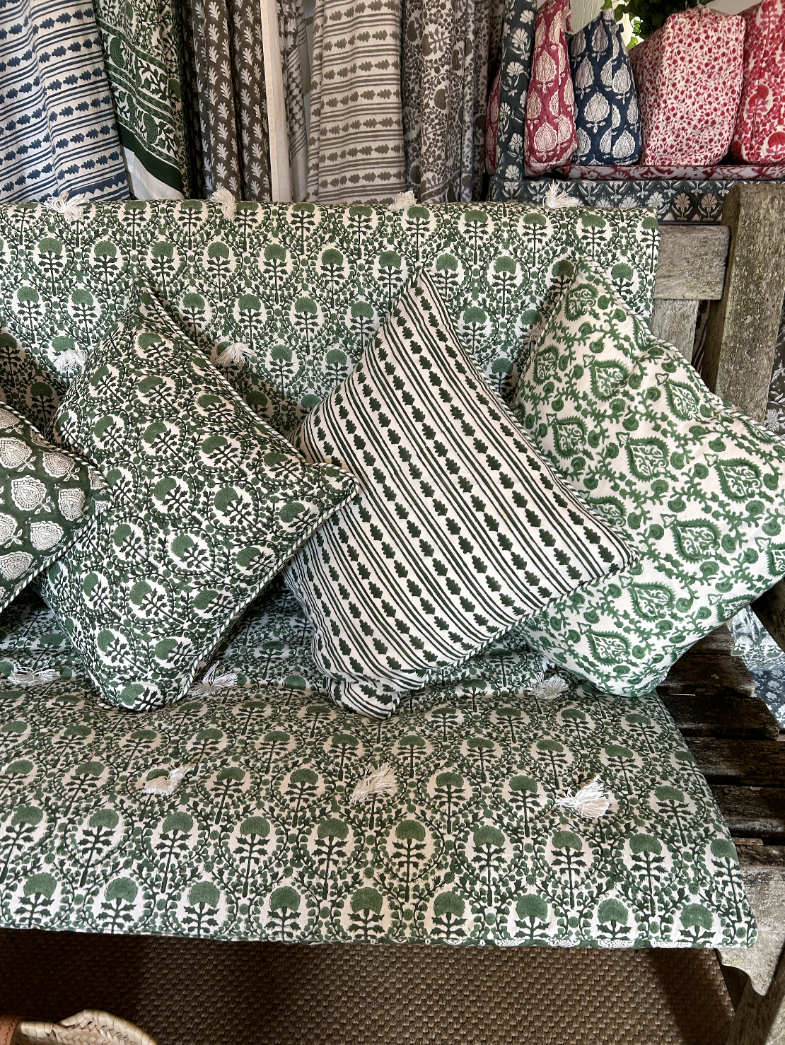 GREEN TRELLIS BENCH QUILT