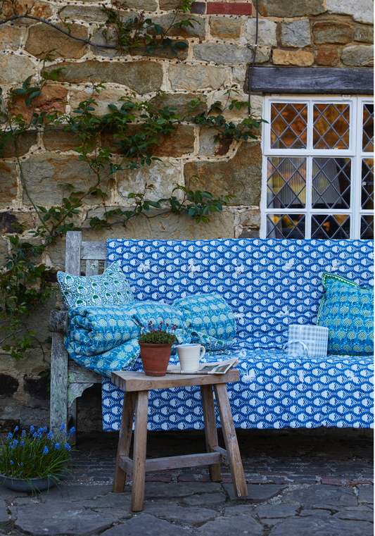 BLUE JELLYFISH BENCH QUILT
