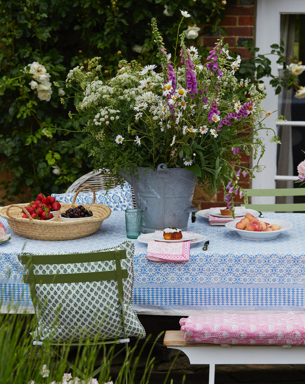 BLUE CHELSEA BLOOM TABLECLOTH